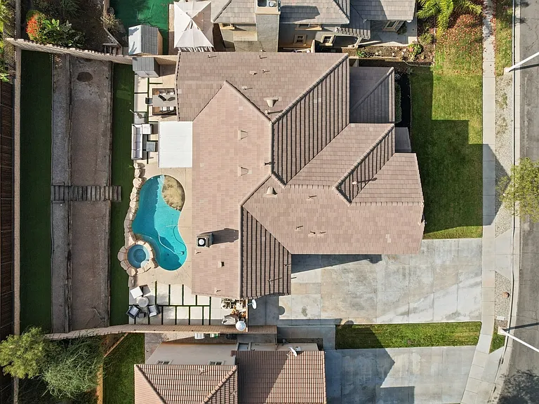 450 Rocco Cir — Photo 22