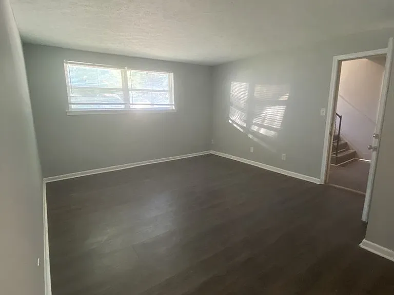 1728 Chester Rd — Photo 3