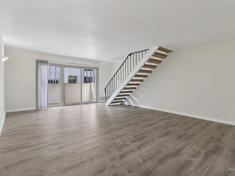 La Jollan Townhomes — Photo 17