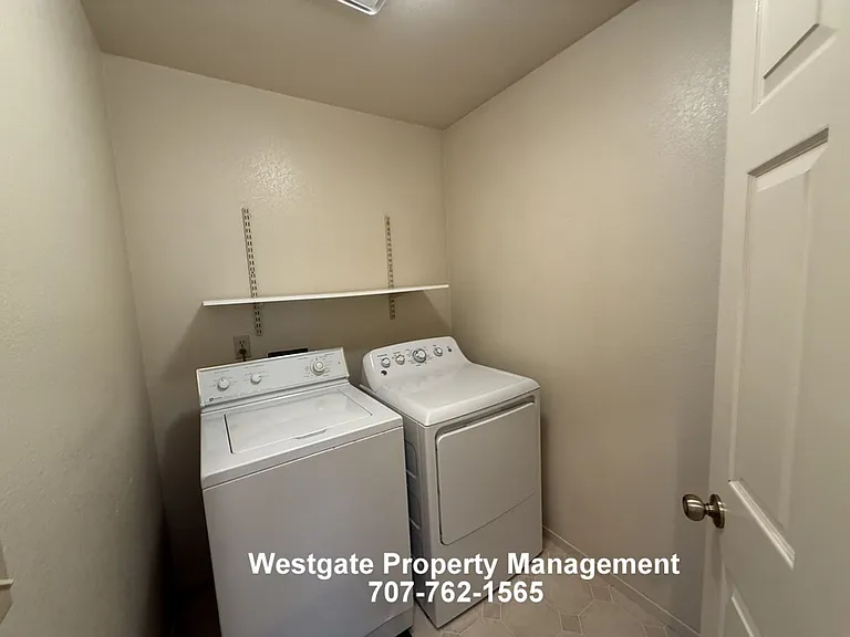 1453 Capri Ave — Photo 9