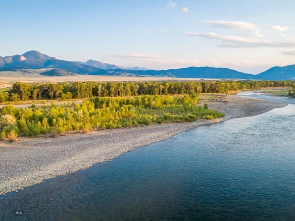 132 Old Clyde Park Rd, Livingston, MT 59047