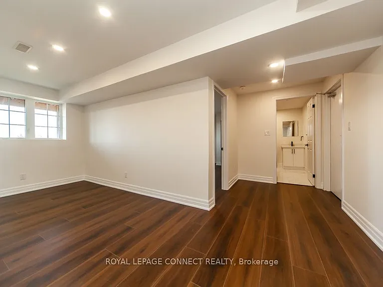 2412 Moonlight Cres #BASEMENT — Photo 8