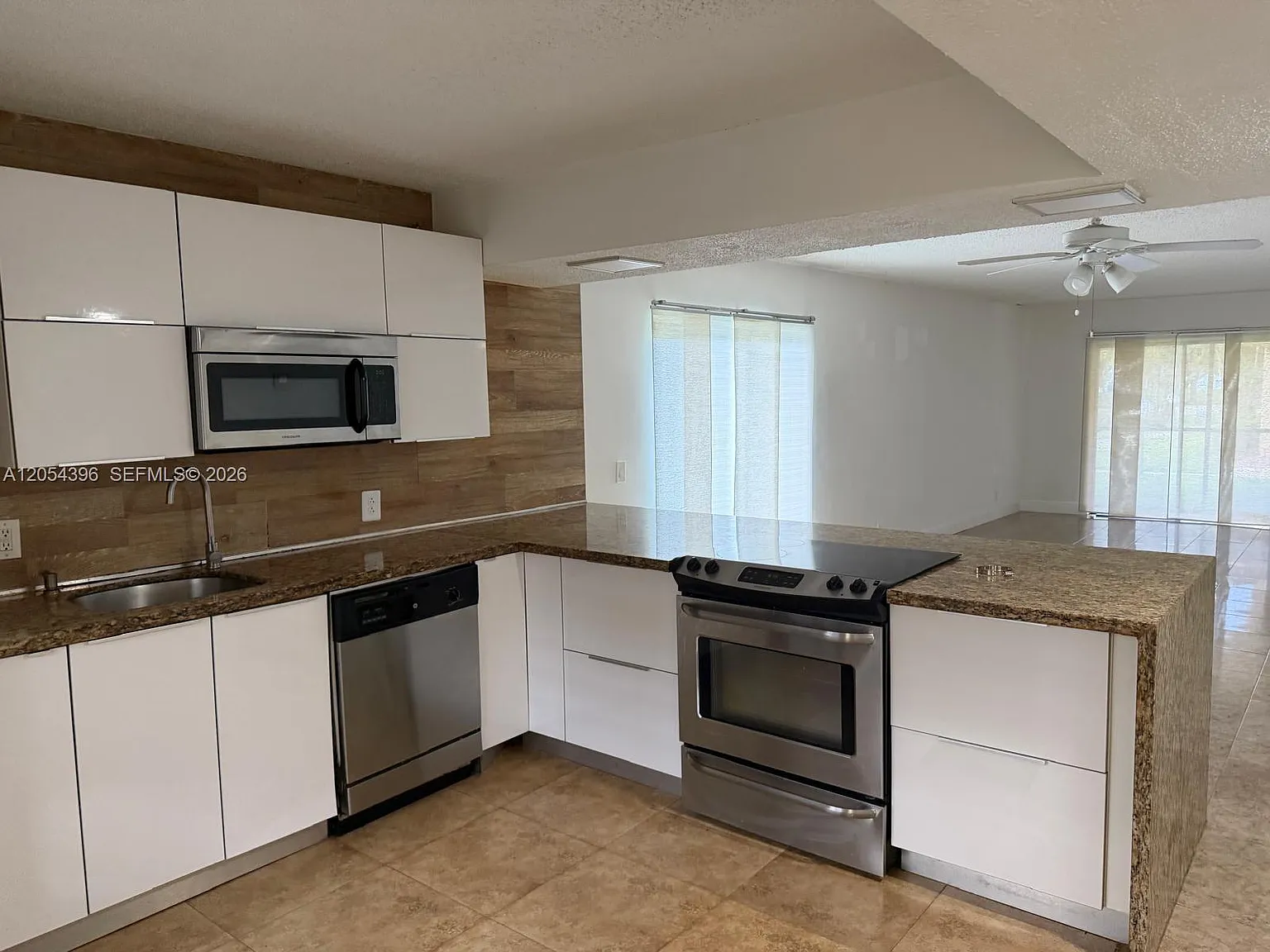 Racquet Club Apartments A — Photo 3