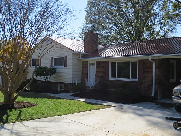 3rd image of 803 Branchwood Dr