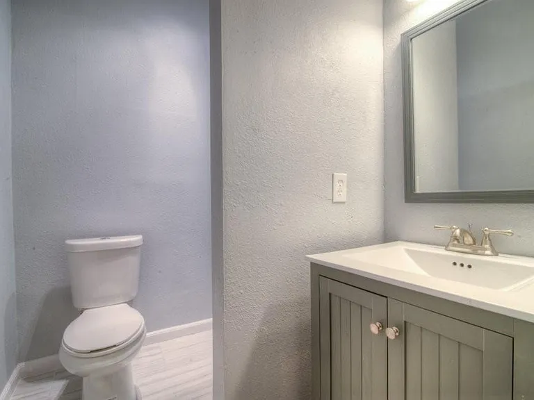 3200 Duval St #105 — Photo 15
