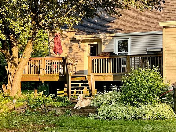 3rd image of 2404 Cottingham Rd N
