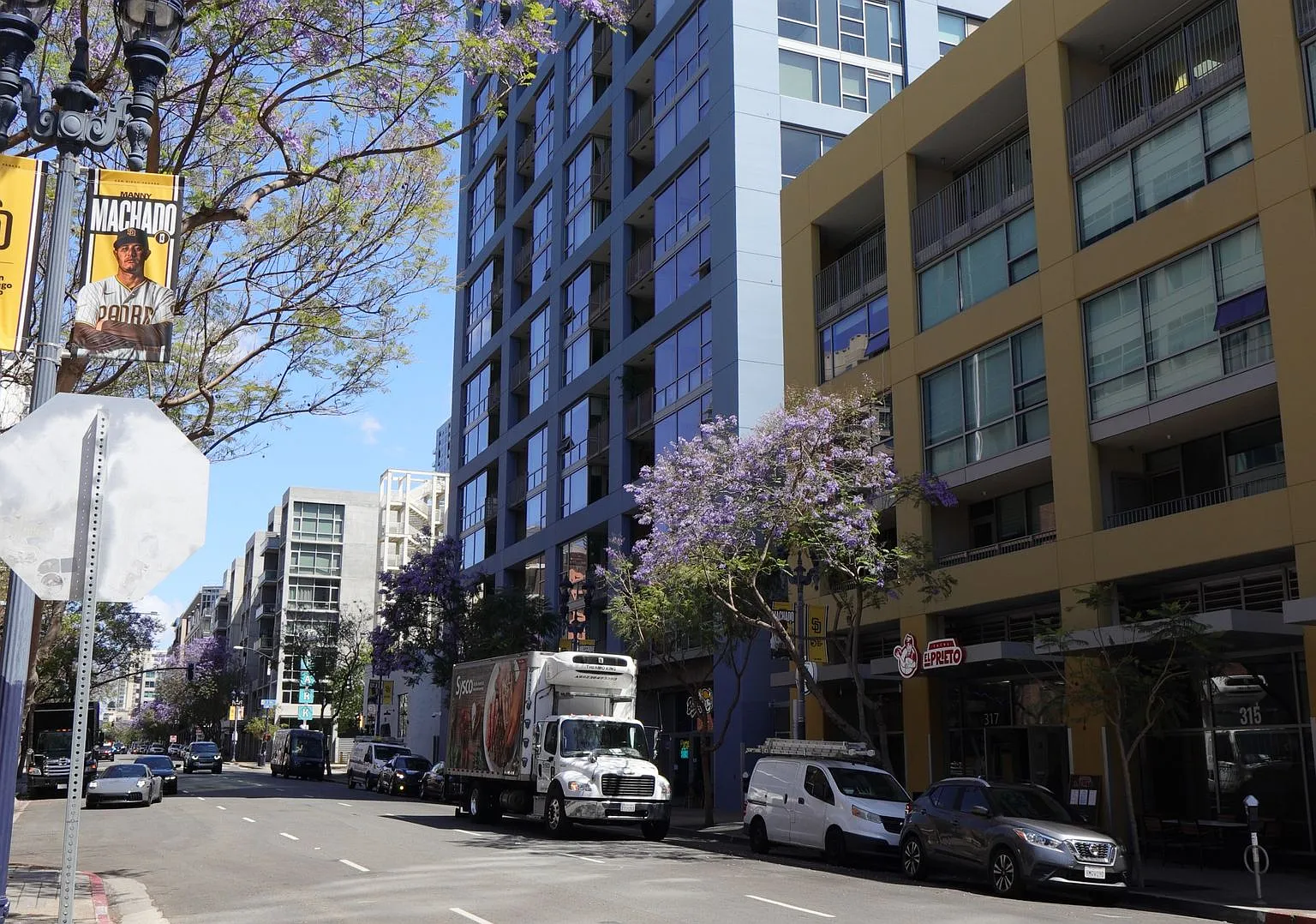 Downtown San Diego 1 bedroom 1 bath apartment For Rent — Photo 1
