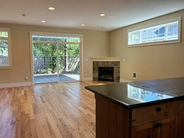 3 bed, 2.5 bath, 1840 sqft, $2,500 — Photo 2