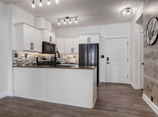 5605 N Henwood St SW #2212, Calgary, AB T3E 7R2