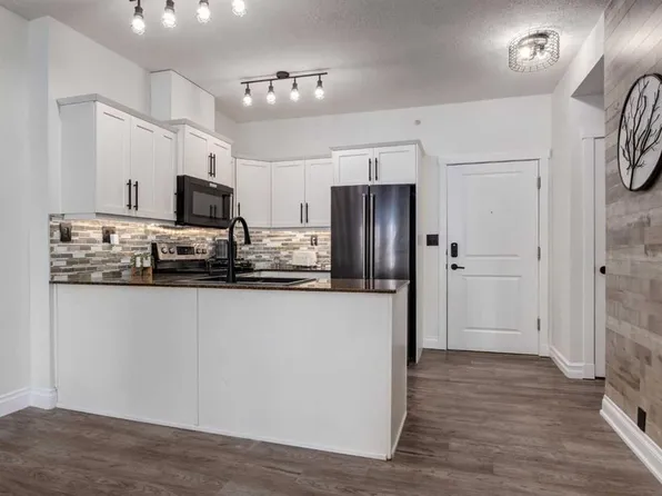 5605 N Henwood St SW #2212, Calgary, AB T3E 7R2