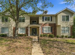 716 Woodside Trails Dr APT 204, Ballwin, MO 63021
