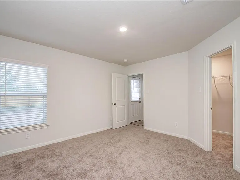 10699 Lost Maples Dr — Photo 22