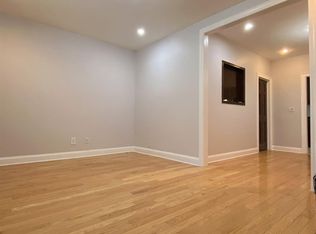 5037 42nd St, Long Island City, NY 11104
