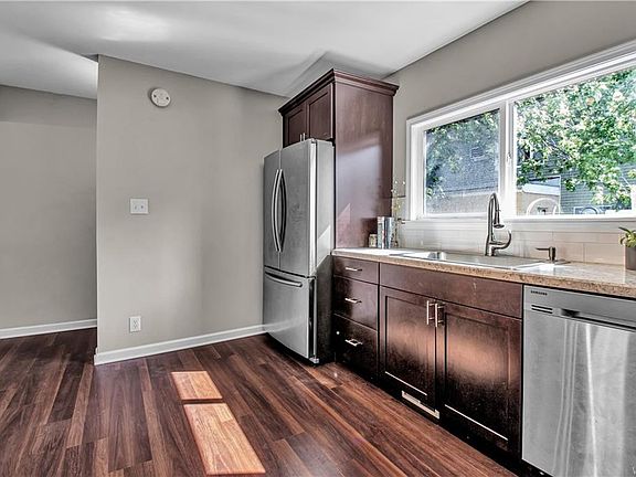 5th image of 327 Reiman St