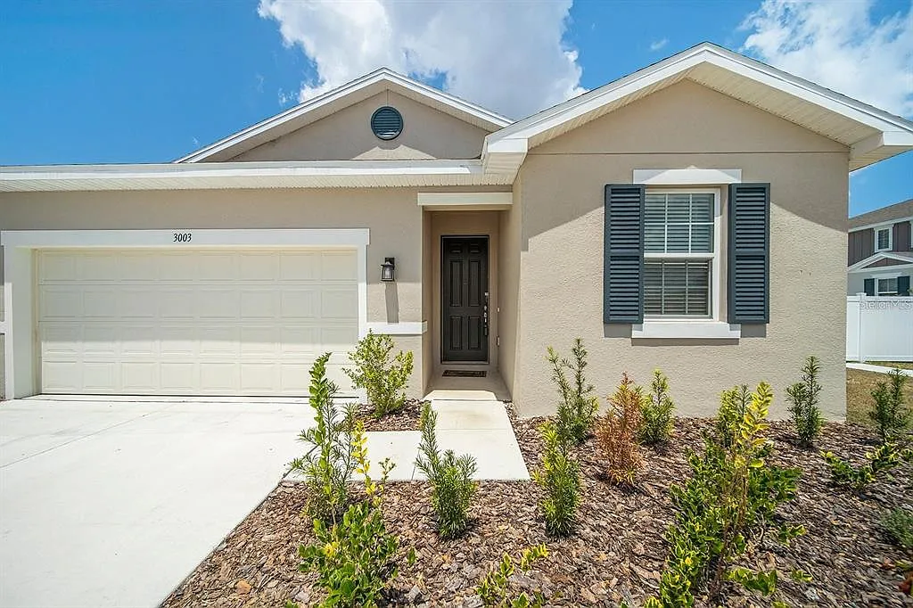 4 bed, 2.0 bath, 1928 sqft, $2,200 — Photo 2