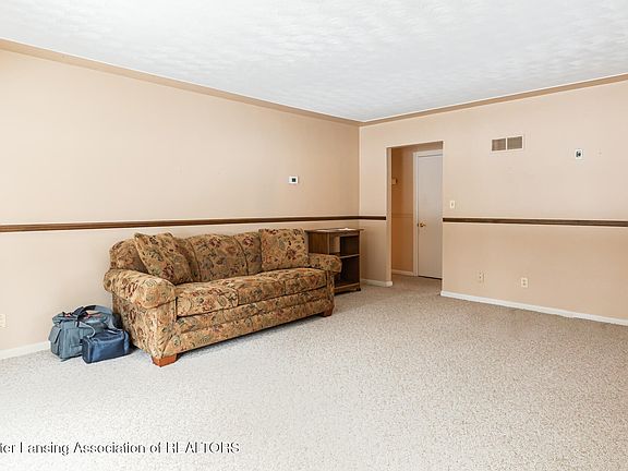 4th image of 8259 N Meridian Rd