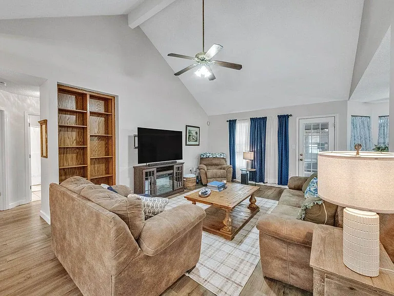 6453 Garden Dr — Photo 5