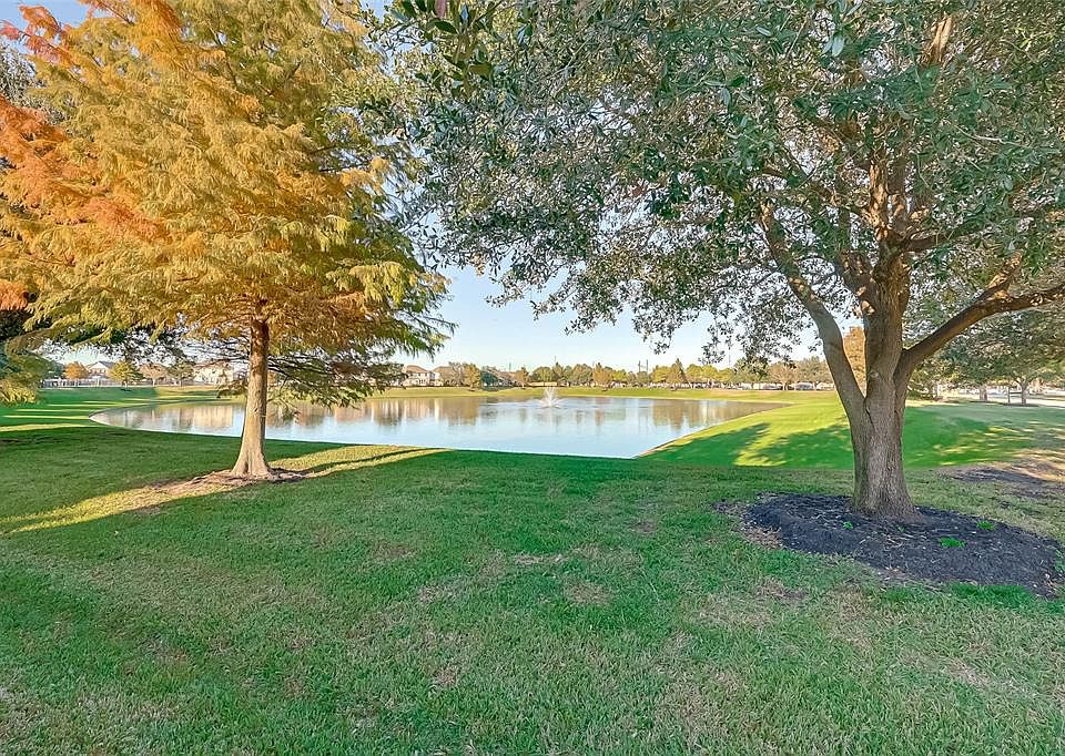 Welcome to 19506 Hancock Oak Street! This property offers so much privacy as it is on a corner lot and has a beautiful waterfront view!