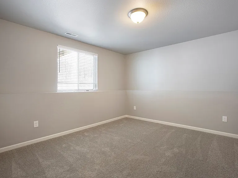 910 Maycroft Rd — Photo 8
