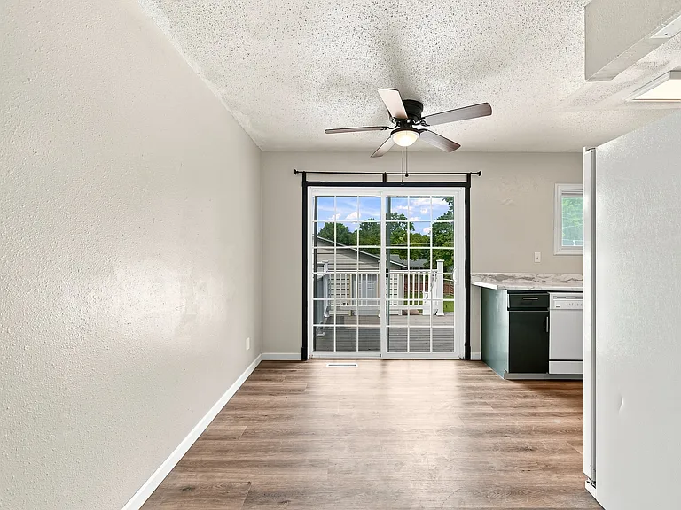 3416 W Columbia Ave — Photo 5