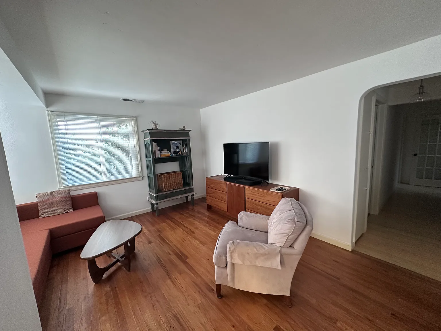 2 bed, 800 sqft, $3,850 — Photo 2