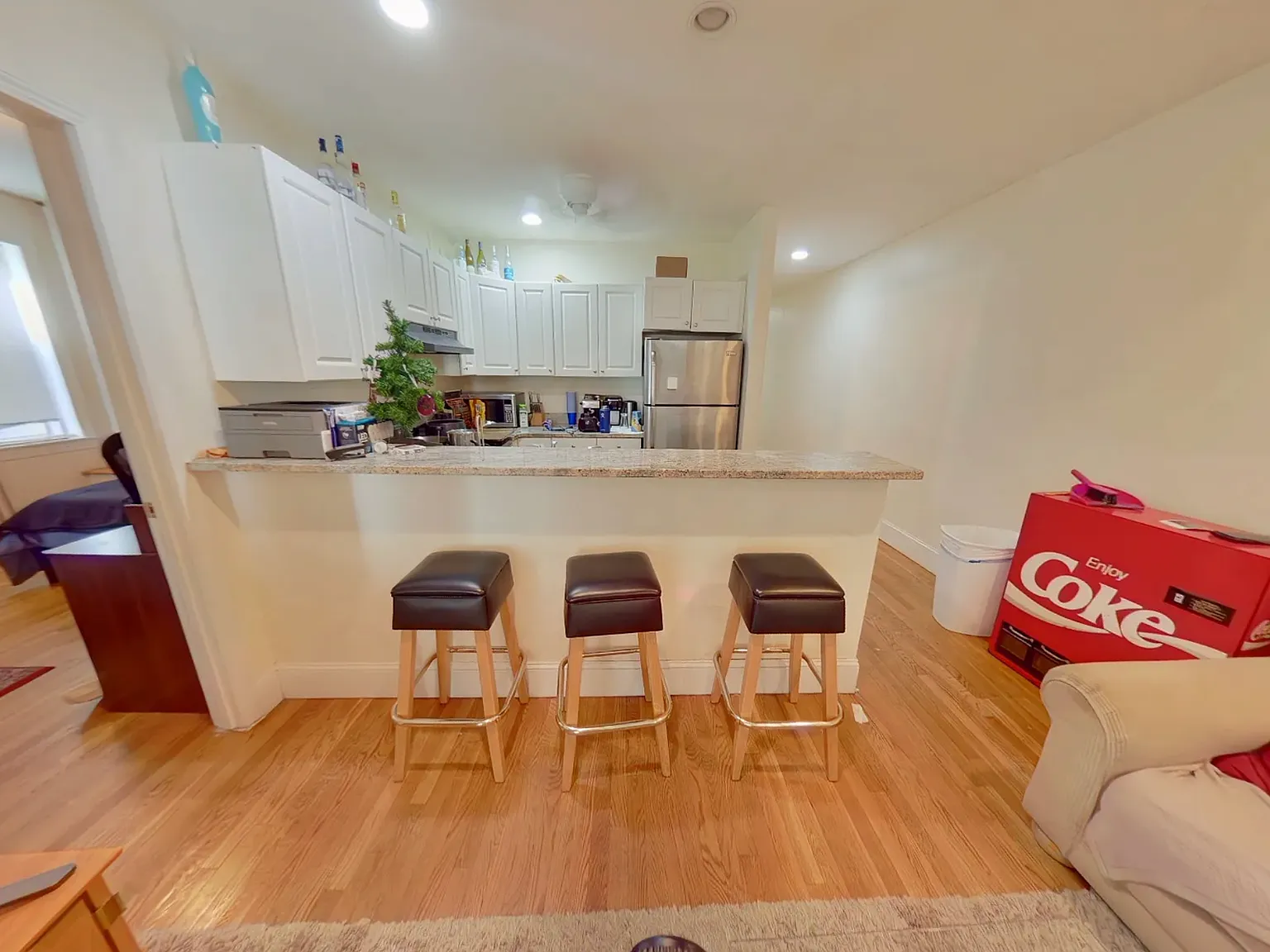 3 bed, 1100 sqft, $5,130 — Photo 2