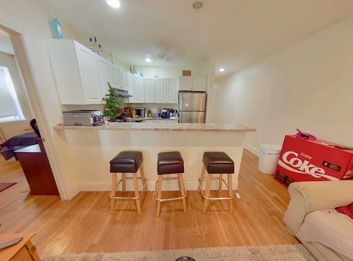 Building Photo - 62 Egmont St #6