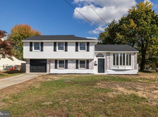 40 Longwood Dr, Stratford, NJ 08084