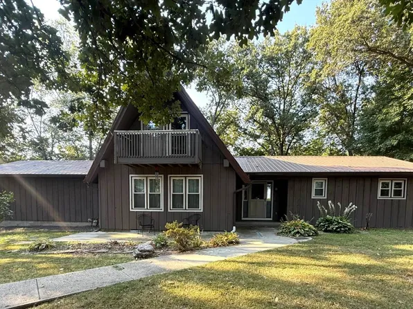 3 Esther Rd, Fairfield, IL 62837