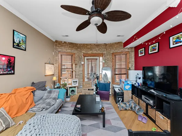 1340 W Greenleaf Ave APT 3C, Chicago, IL 60626