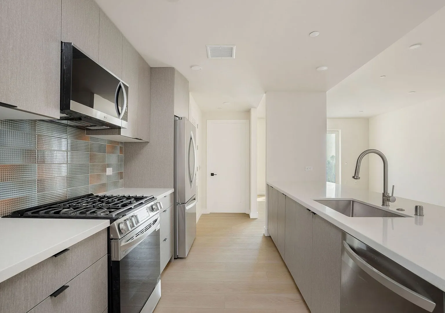 2 bed, 2.5 bath, 1148 sqft, $3,445 — Photo 4