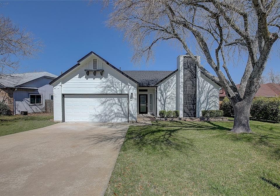 1st image of 16354 Edgemere Dr