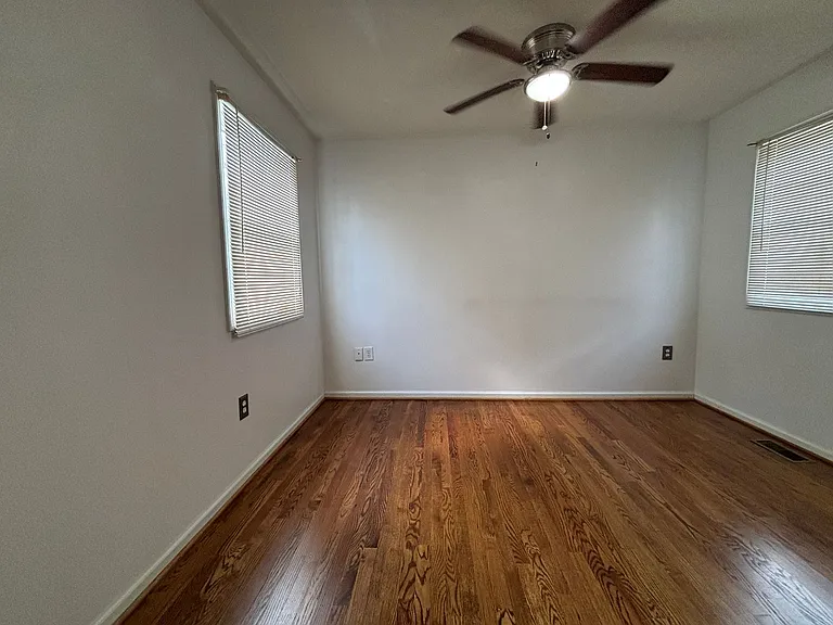 950 Morgan Ave SE — Photo 25