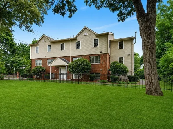 894 East St APT 3, Walpole, MA 02081