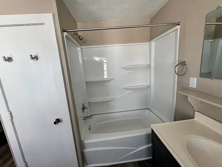 Shower/Tub
