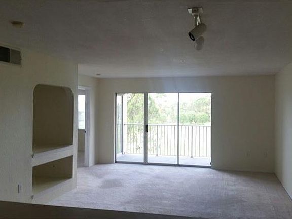 3rd image of 13905 Fairway Island Dr APT 1034