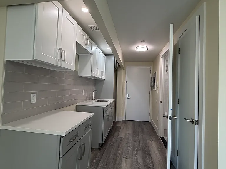2512 Bronx Park E #G — Photo 3