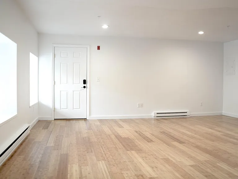 541 Main St #4 — Photo 5