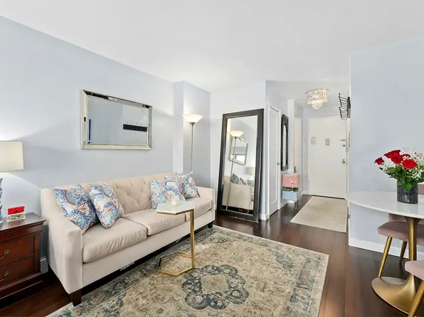 10 West 15th Street 924 image 2 of 6