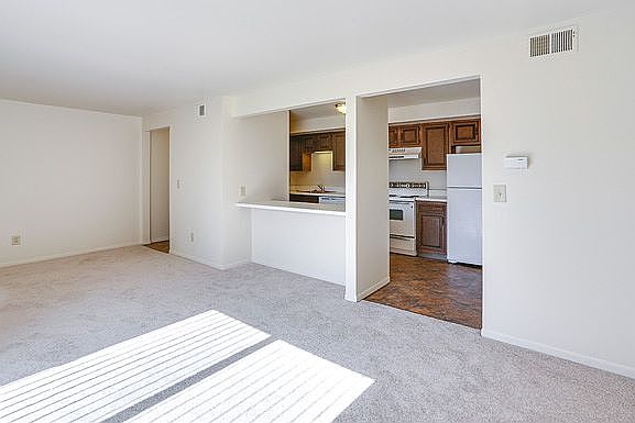 1 Bedroom Unit - Kitchen and Dining Area