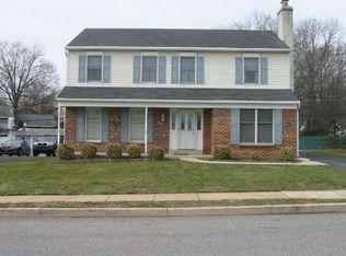 965 Greenhouse Ln, Secane, PA 19018