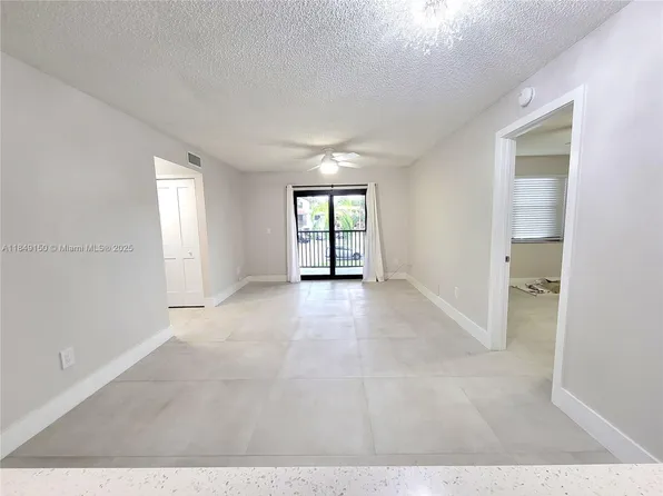 9728 Hammocks Blvd APT 201-27, Miami, FL 33196