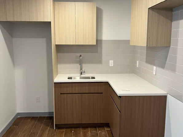 35 E 169th St, Bronx, NY