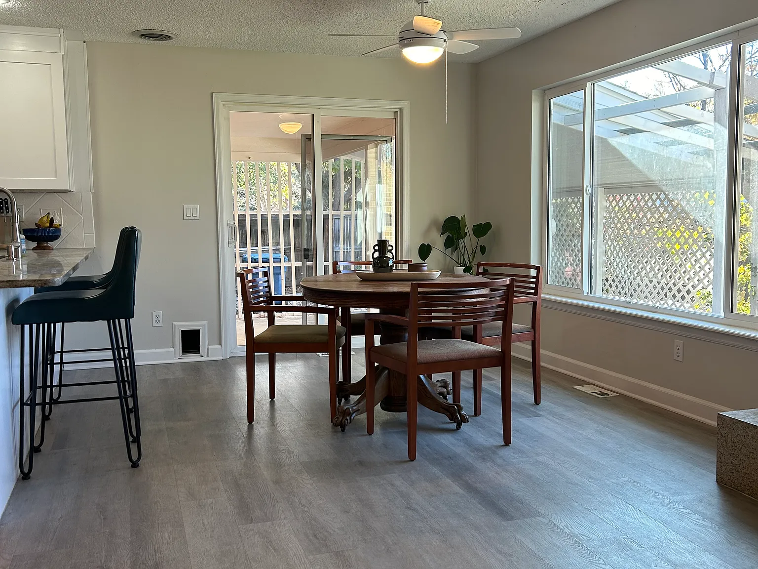 1385 S Laredo Ct — Photo 2