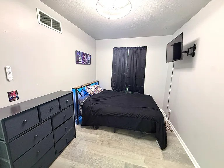 2244 W Taft St — Photo 11