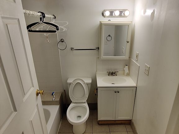 3rd image of 3149 S Emerald Ave #2