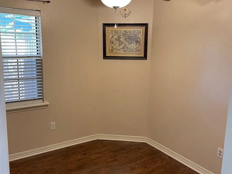 1336 Pecan Sq — Photo 11