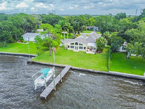 4th image of 402 Shore Dr E