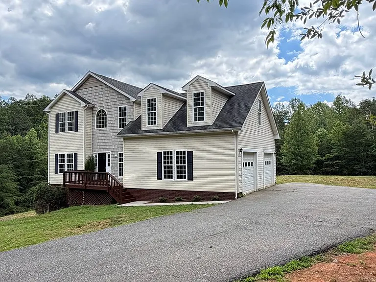 106 Mountainside Dr — Photo 1