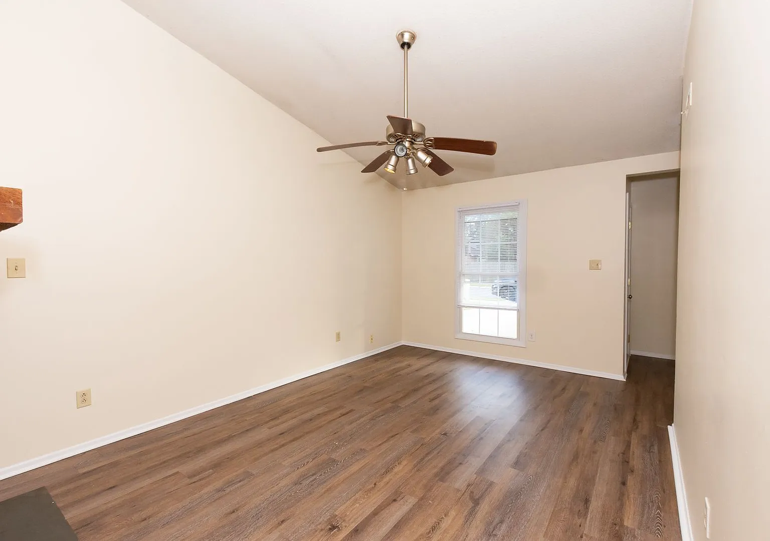 Coming Soon -2 Bedroom In The City Limits — Photo 4